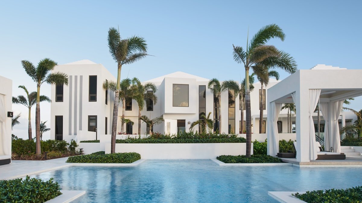 Triton Villa gallery image 2