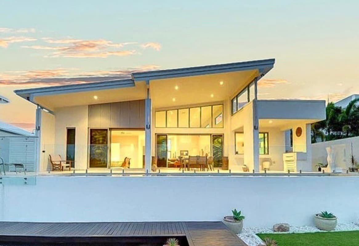 Lakefront Luxury: Golf & Beaches gallery image 3