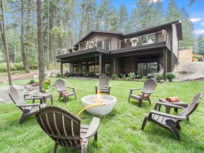 New build on 1-acre w/ private hot tub & ADU