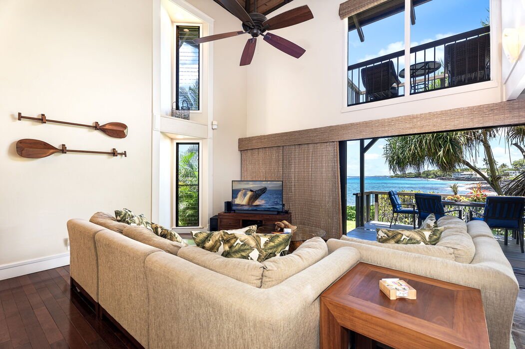 Beautiful Oceanfront | Air-Conditioned | Sleeps 6! gallery image 3