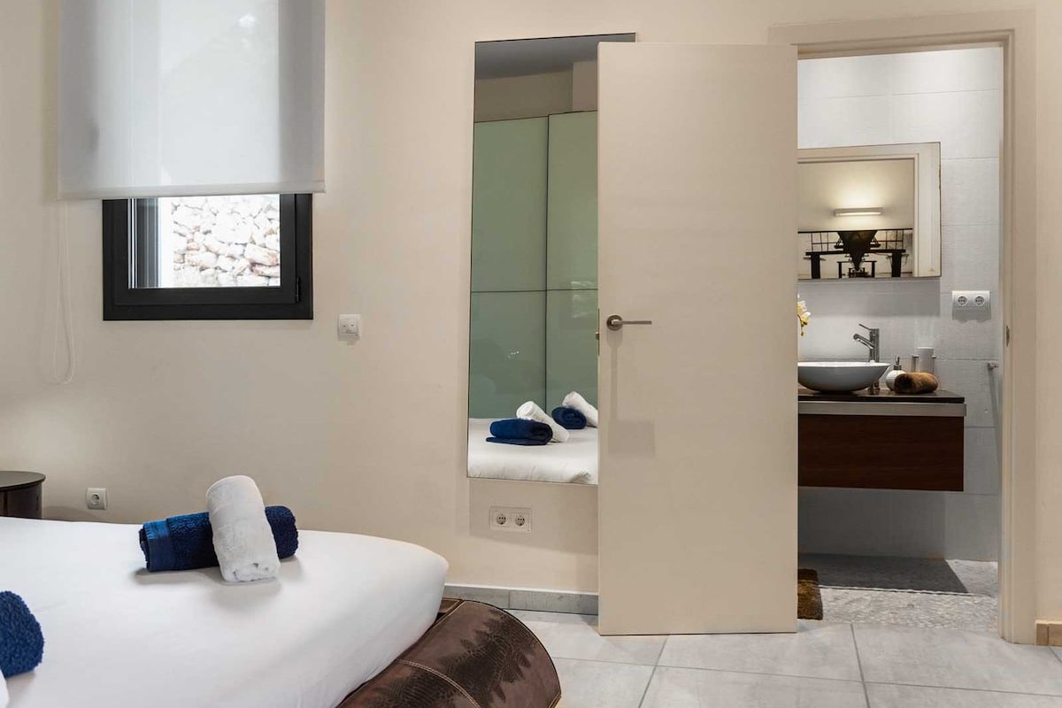 Luxury-Panoramic Sea Views-Private Pool-Talamanca gallery image 3