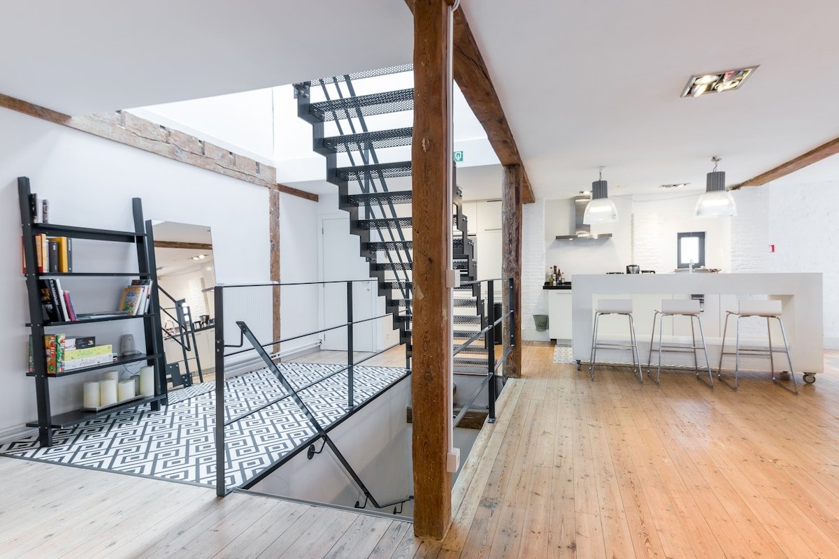 Big trendy loft, free parking, nearby city centre gallery image 4