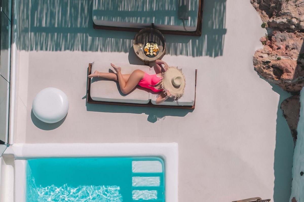 Bluewhite villa with heated private pool gallery image 5