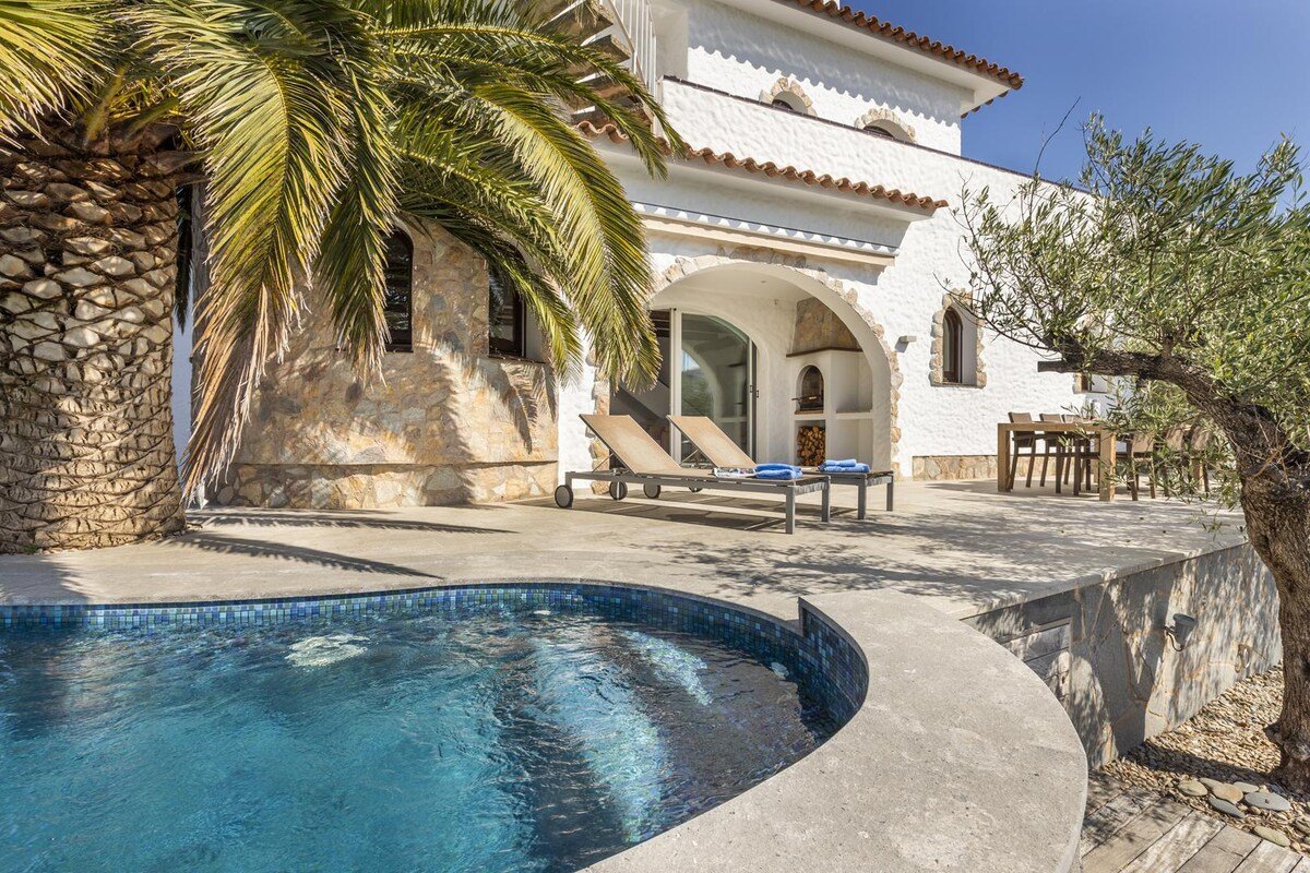 Beautiful fisherman’s house with 4 bedrooms, swimm gallery image 2