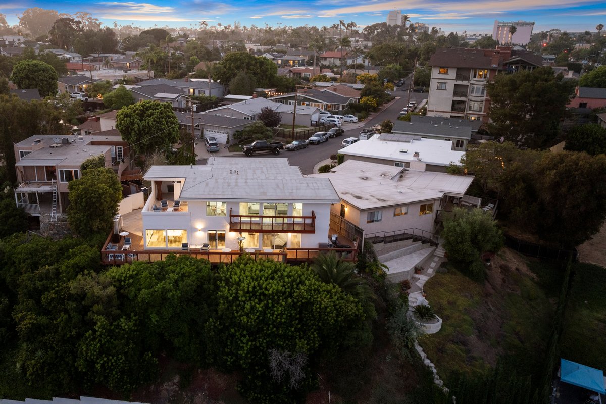 Luxury 7 BR Mission Hills Home with a View