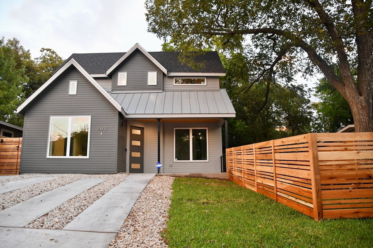 UT Home with FREE breakfast & late checkout gallery image 2