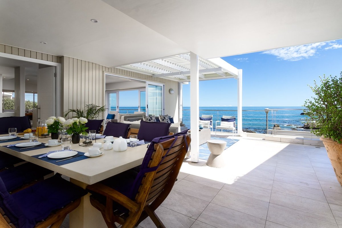 Stylish Villa On Ocean’s Edge, Unique Outdoor Area gallery image 2