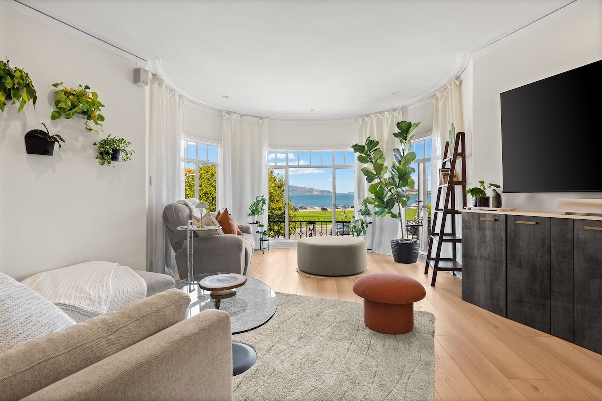 Stunning views, top location, clean, safe gallery image 2