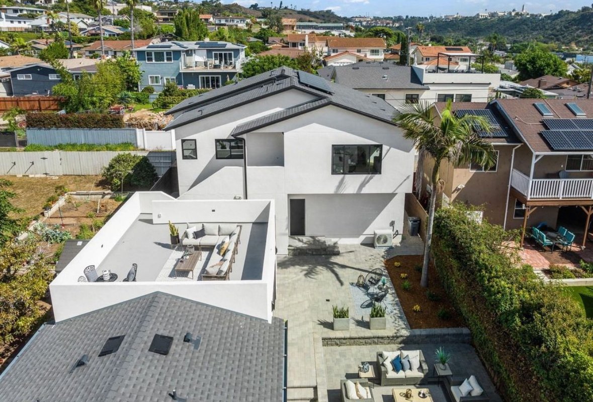 7br/5ba home with water view – 10 min to DT! gallery image 4