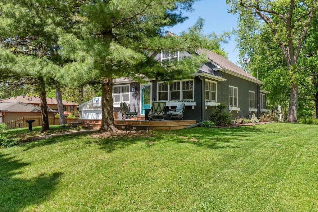 In the Heart of Wazyata, 50 steps to the Main St