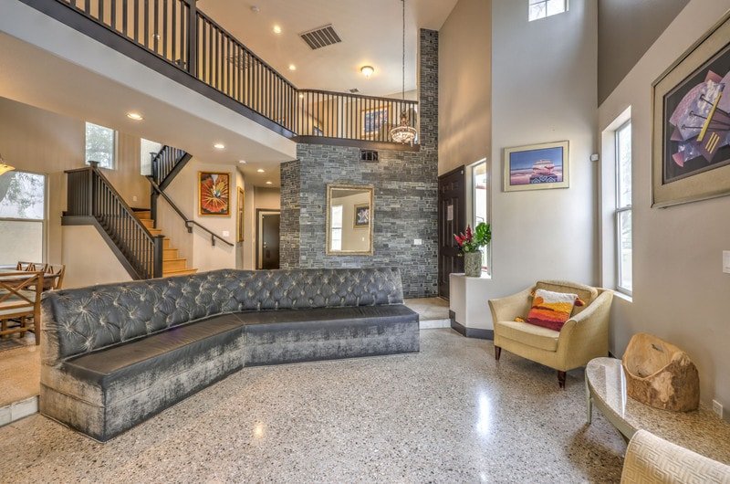 Charming family 5BR/3BR,Pool/Jacuzzi gallery image 3