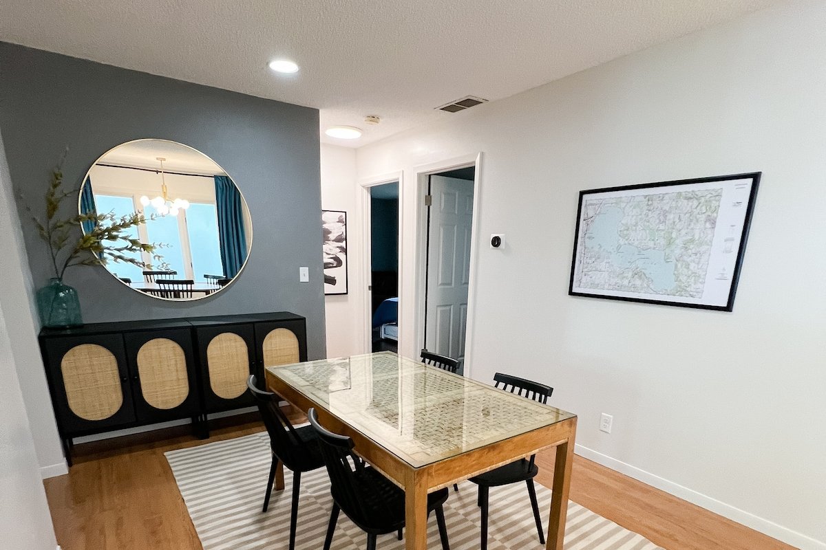 Modern Lake Front/Sauna /Dog Friendly/ Fenced area gallery image 5