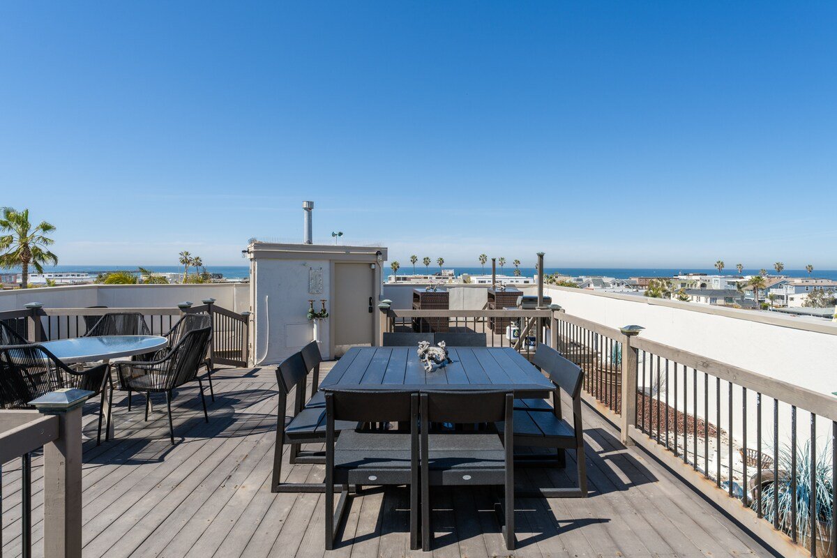 Waterfront | Private Roof Deck | Fireworks View gallery image 3