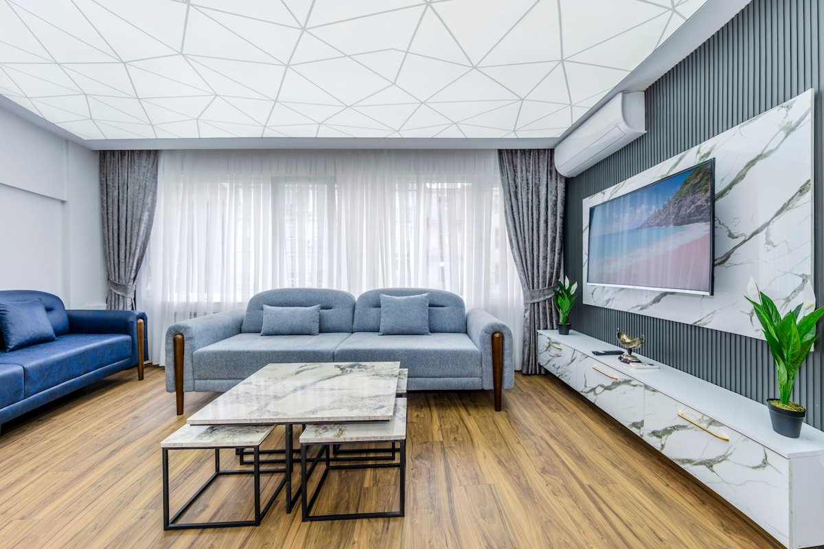 Sisli center 4 bedrooms 2WC Suite with living room gallery image 3