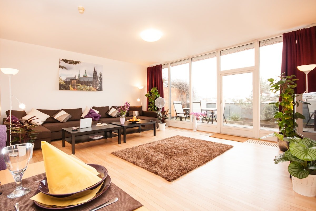 Wenceslas Square Loft B 3-Bedrooms (Old Town) gallery image 2