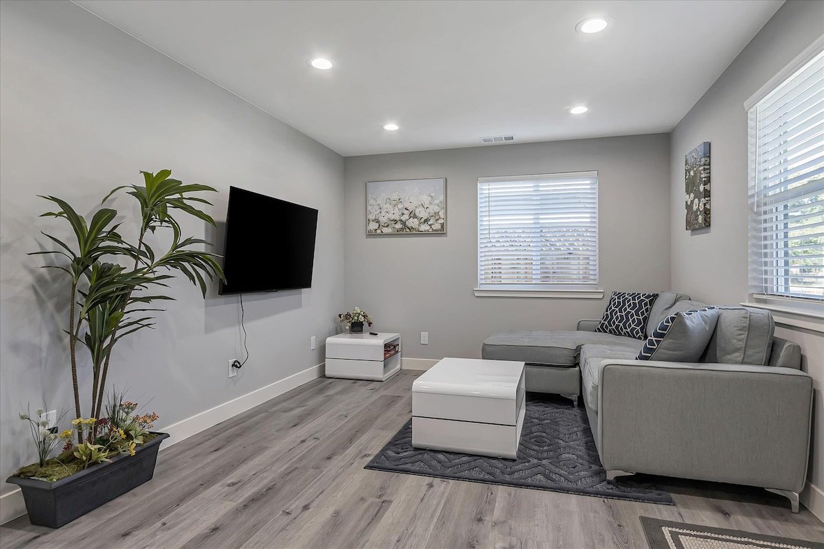 (a) 2 Separated Units, 2br/2ba each gallery image 5