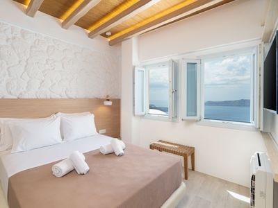 Airth Superior Villa with 3 Jacuzzi & Caldera view