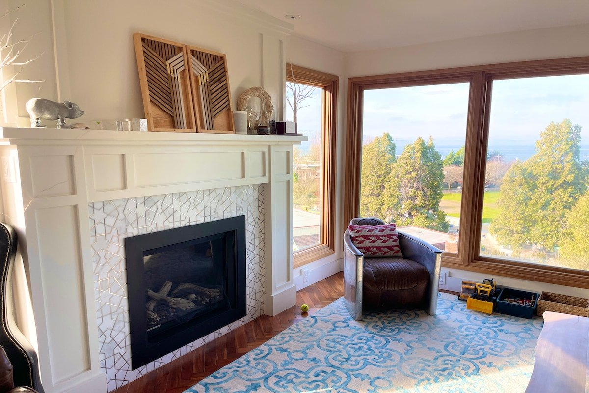 New Remodel! Water view, Deck, Seattle- Alki Beach gallery image 3