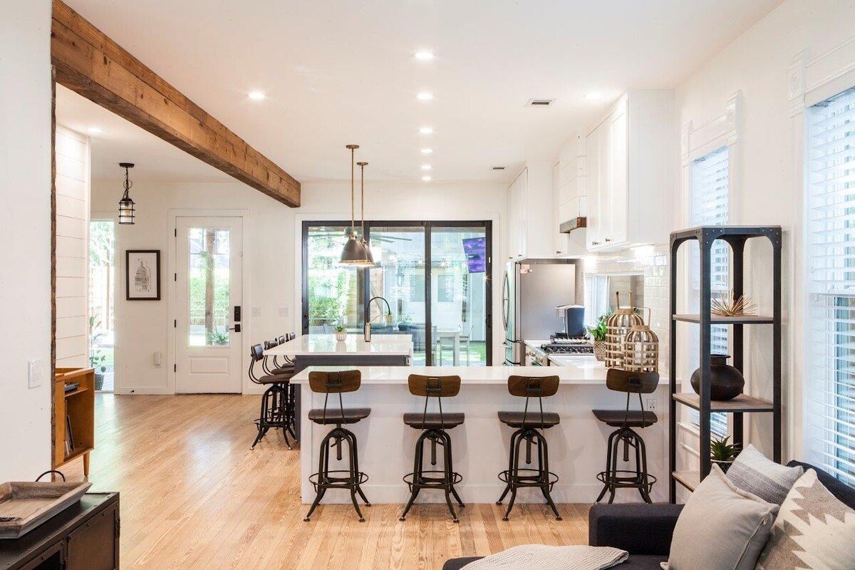 Austin Charmer…Steps to Lake Trails and Downtown gallery image 5