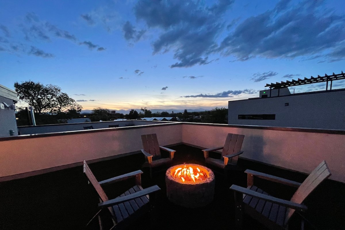 Heart of Tennyson – w/Rooftop Views & $0 cleaning gallery image 5