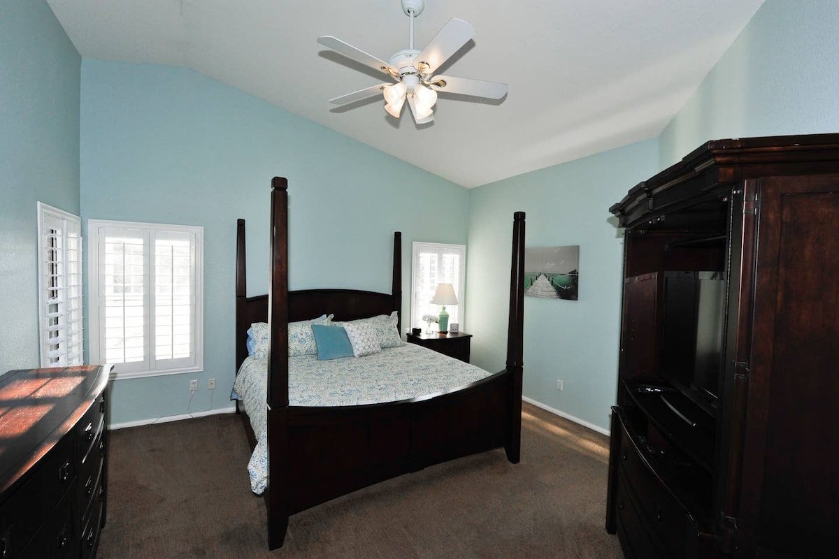 Summerlin’s Finest with fabulous back yard gallery image 5