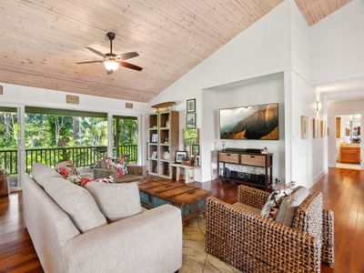 4BD A/C Hanalei Home, short walk to Shops & Beach!
