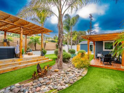 Outdoor Haven with Spa, Sauna, Walk to LJ Shores