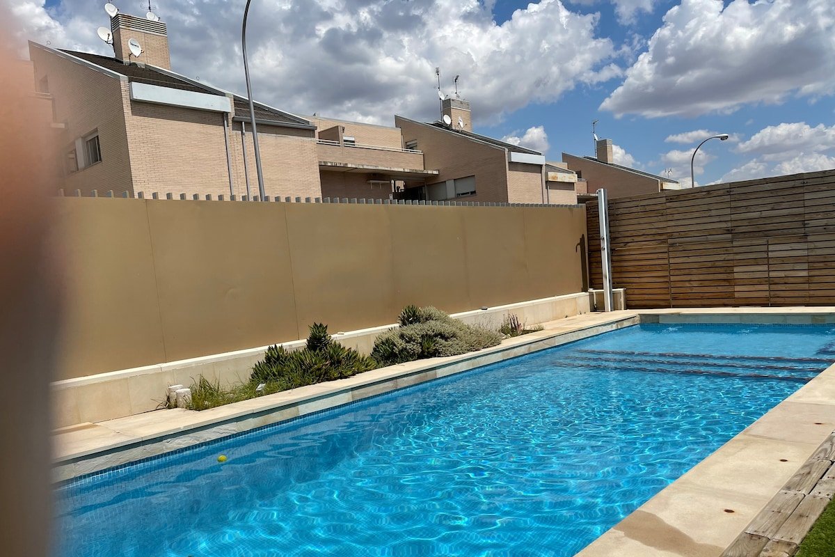Maravillosa villa con piscina privada, MadrId gallery image 2