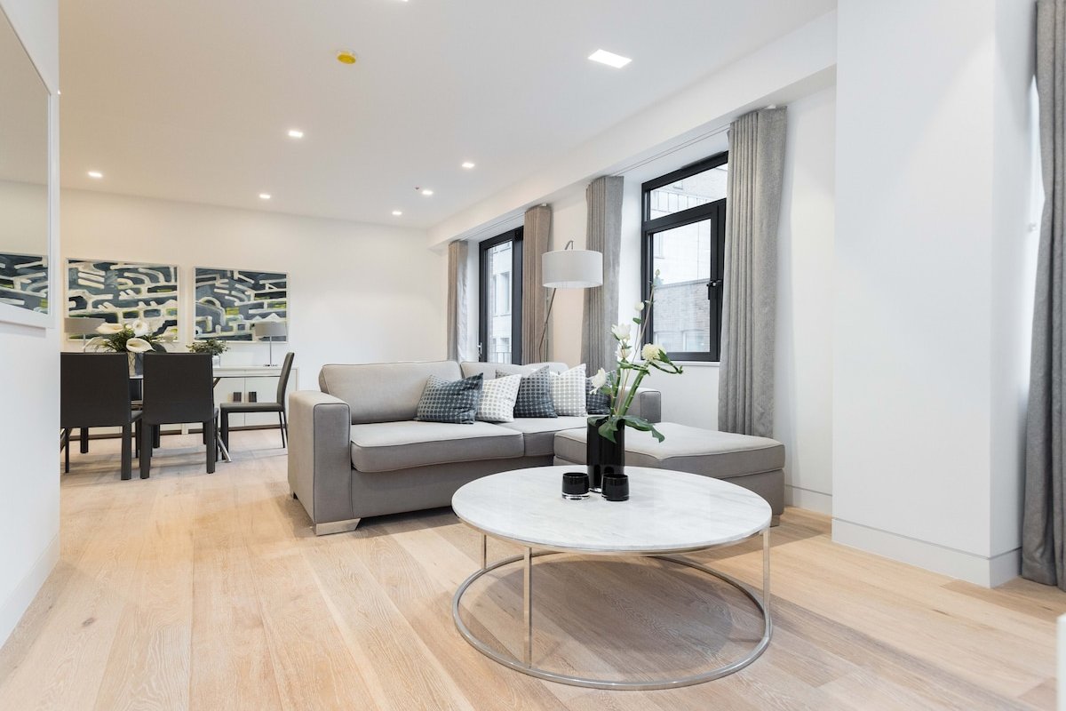 Luxurious 3 Bedroom in Trafalgar Sq gallery image 2