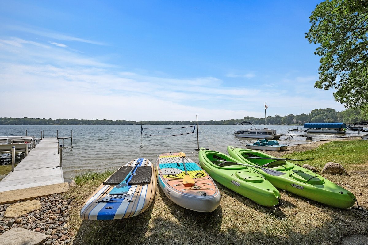 Sauna + Hot Tub + Lake + Boat + Private Chef gallery image 5