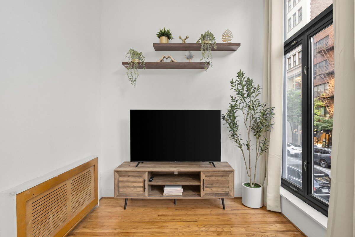 Stylish Manhattan Escape in Prime Spot gallery image 4