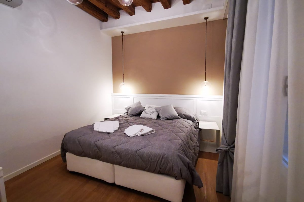 DELUXE RIALTO 3 BEDROOM FLAT gallery image 5