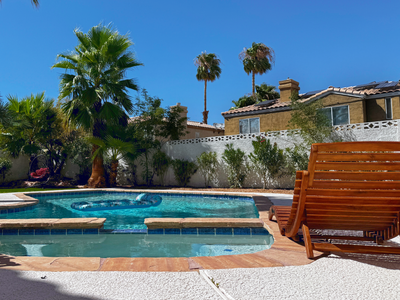 Sleeps 12, XL Pool/Spa/BBQ Retreat & Gameroom loft