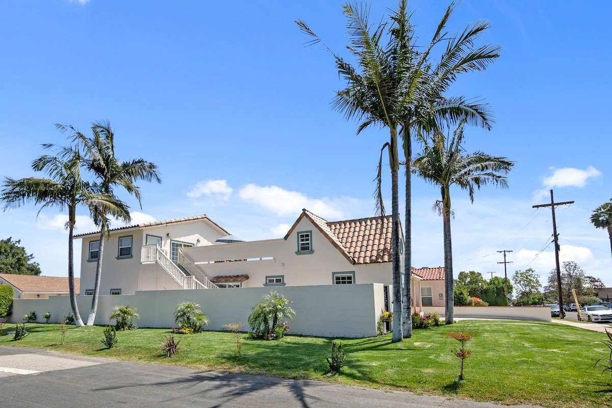 Cheerful 6-bedroom Villa with hot tub gallery image 5