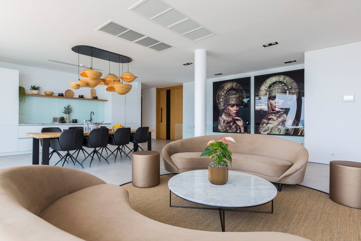 Ruby, world-class seaviews, kids room, Bfast, chef gallery image 3