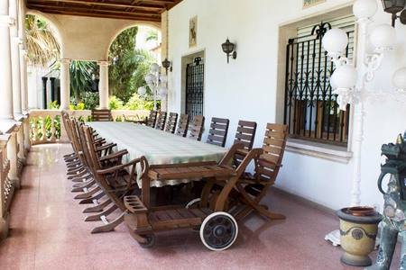 Villa en la ciudad de Palma con jardin y piscina gallery image 5