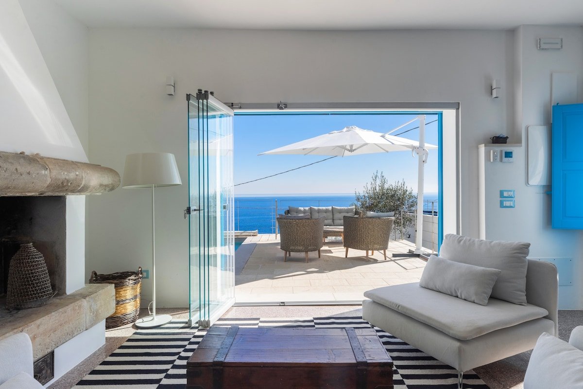 Villa Adria – Pool and Terrace Overlooking the Sea gallery image 3
