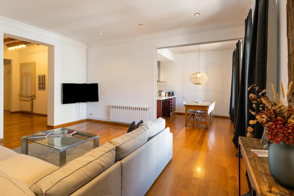 Central three bedroom apartment with terrace gallery image 5
