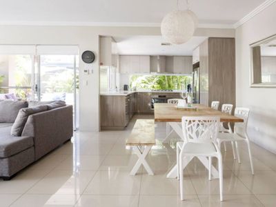 Amazing Group Stay! 2 Kitchens, 6 b/r,4 bathrooms!