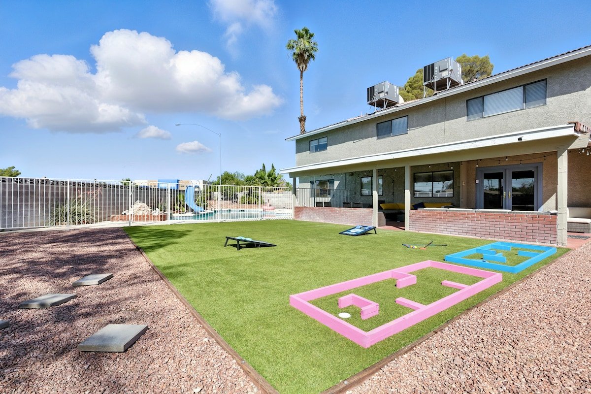 8min Strip, Pool, Mini Golf, Arcade, Early Checkin gallery image 4