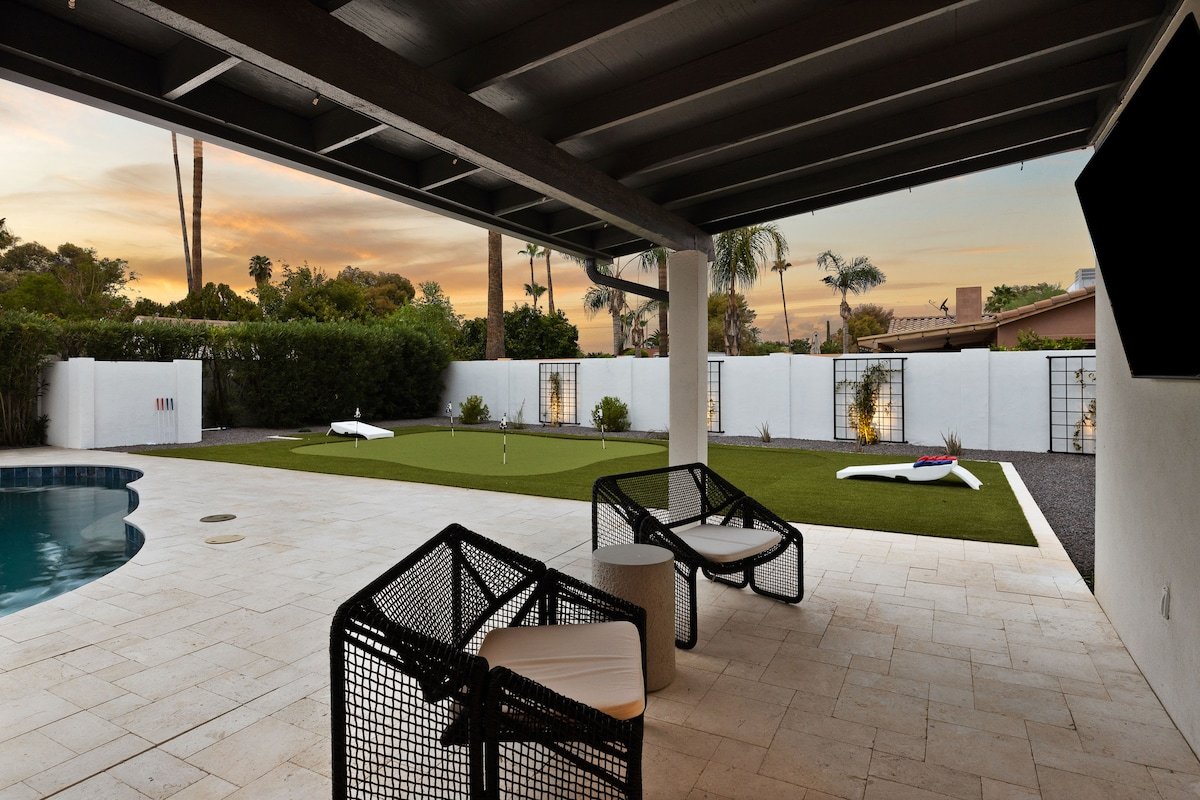 Scottsdale Clubhouse | Pool, Spa & Golf Simulator gallery image 2