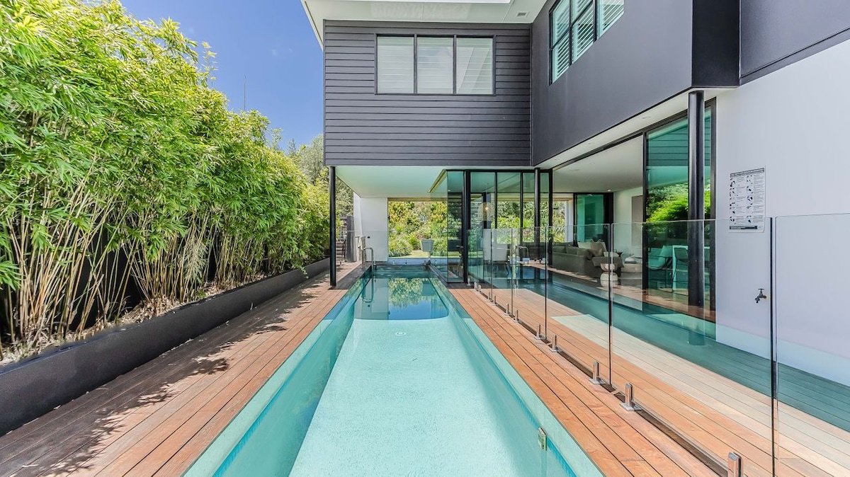 Oceans Echo- Opulent Beachfront home gallery image 3