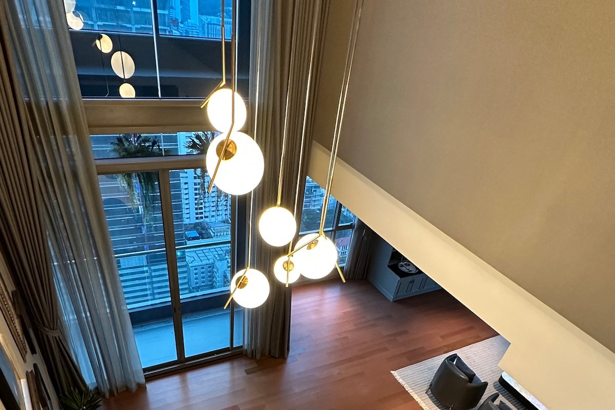 Luxurious 4 Bedroom Penthouse Loft At Nana BTS gallery image 4