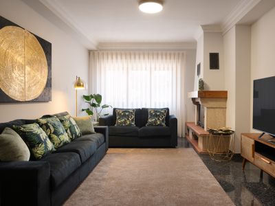 Home Essences – 4BR/ AC/2 Garage