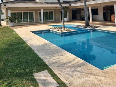 Casa Barra 4 Suítes, Piscina e Jardim