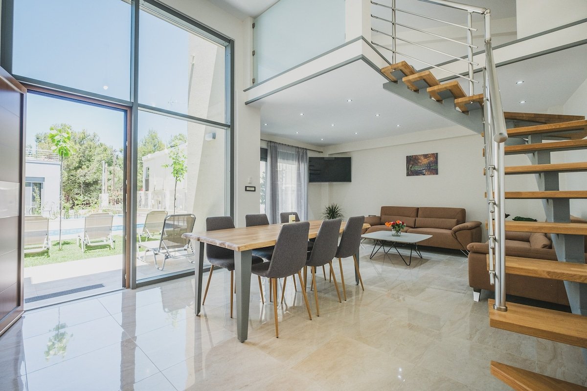 Park-view Lux Pool Villa, steps to the Beach gallery image 4