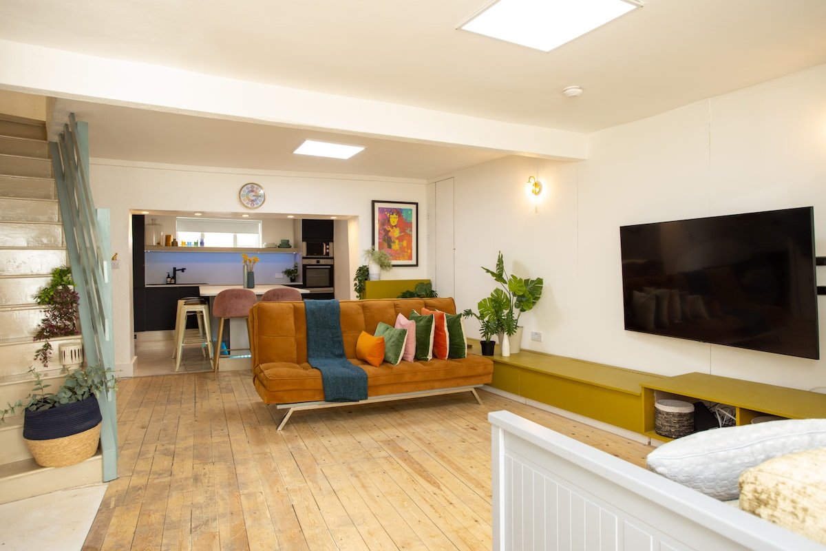 Iconic Townhouse. Fashionable Northern Quarter gallery image 5