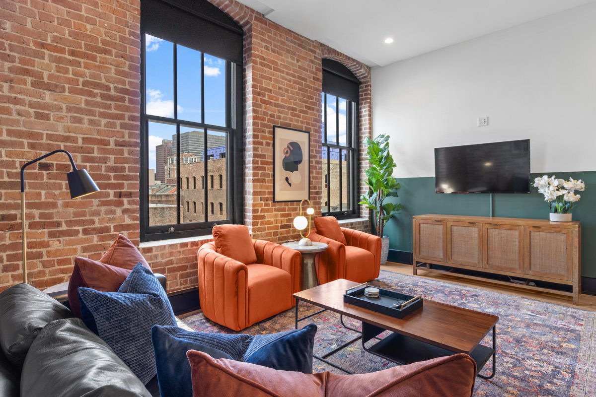 Luxe Downtown 4BR/4BA w/ 2 Sleeper Sofas