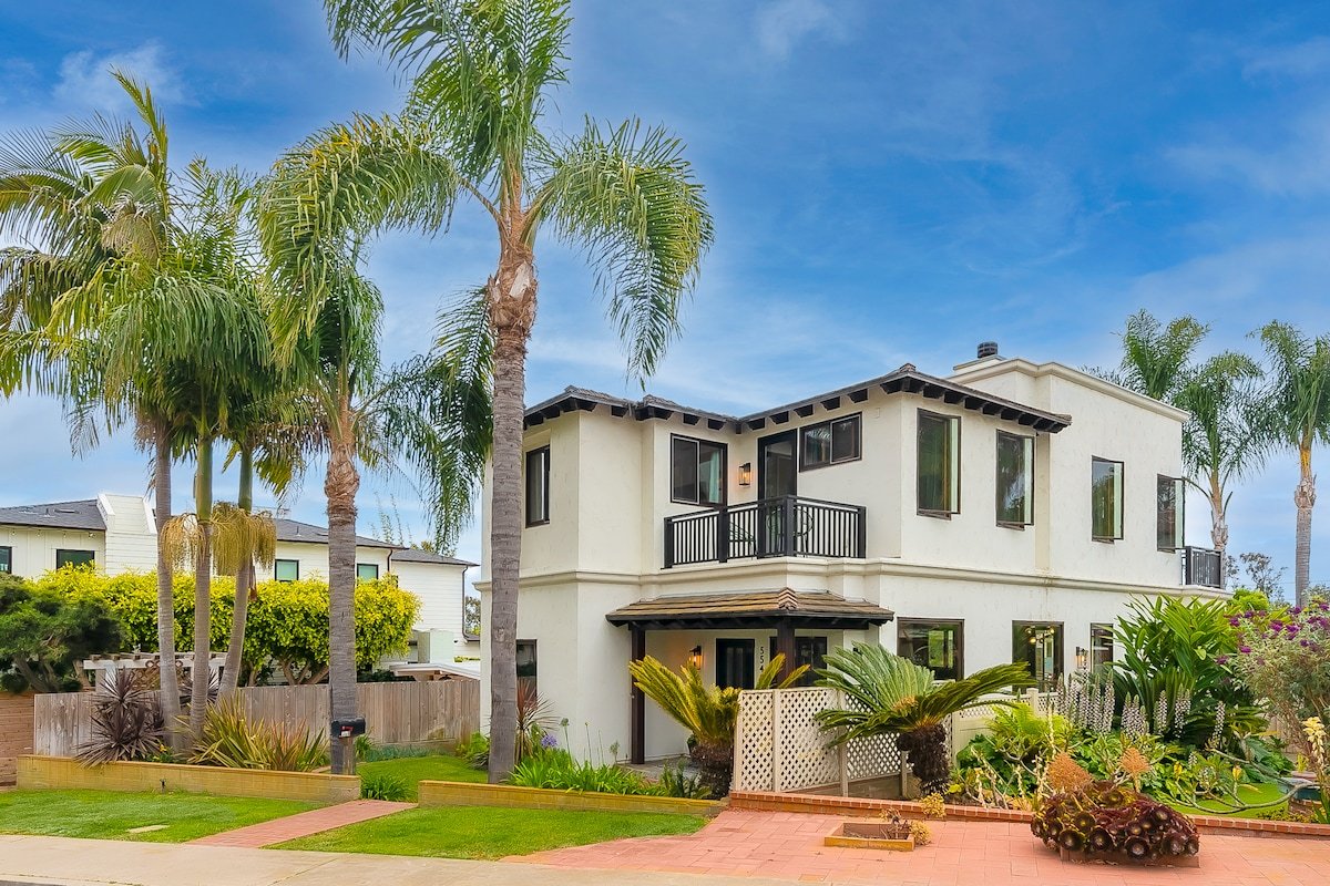 Bird Rock Beauty-patio, yard gallery image 2