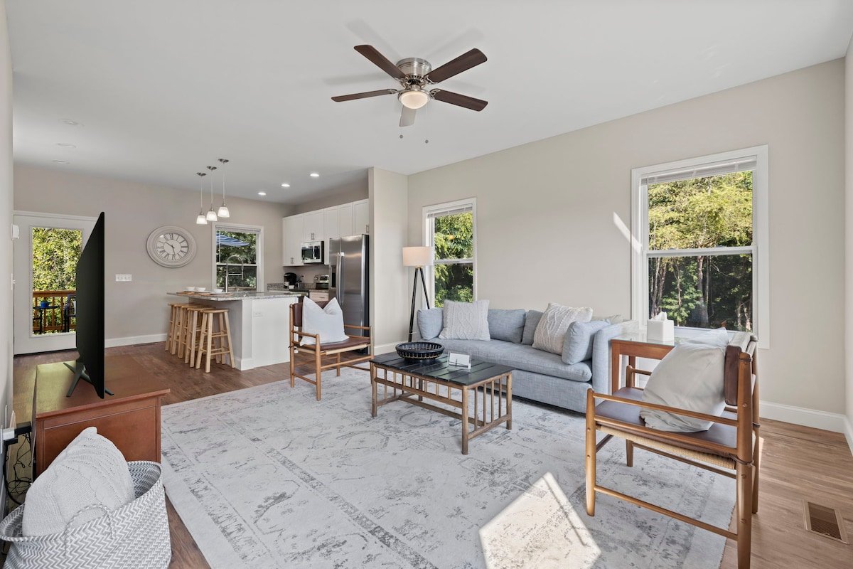 2 Houses! Sleeps 22! 10 Min to DTW Asheville gallery image 5